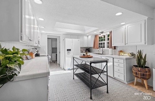 Rogers Cottage | Creekside Oasis: Pool/Hot Tub | Beaver Lake & DTR
