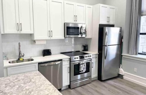 South Philadelphia West Apartment | ✨LUXURY STUDIO✨Near Univ. City, Airport & Stadiums
