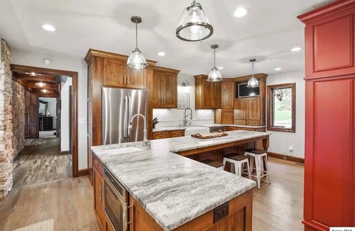 Howard House | Comfortable Lakefront Home with beautiful dock on Apple Valley Lake, Ohio.