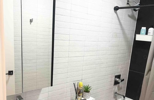 Orange Apartment | Cozy minimalist 2BR 2BA apt 30mins from NYC 15mins from airport & American Dream