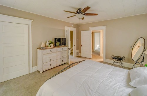 Decatur House | Tesla Charger!! Remodeled 5 bed! Sleeps 12.