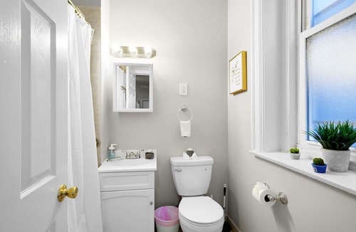 Spruce Hill Apartment | 2 Bdrm Heart of Univ City / Drexel CHOP