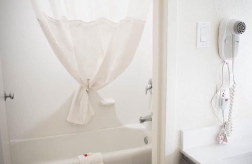 Uniontown Hotel | Ramada by Wyndham Uniontown