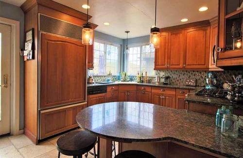 Dark Hollow Woods House | Spacious 5-bedroom house in Oakmont with WiFi, AC . 2 blocks from Oakmont C.C.
