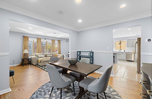 Lyndhurst Apartment | Spacious 3BR w/Parking, Pool Access & Easy Commute to NYC – Monthly Stays