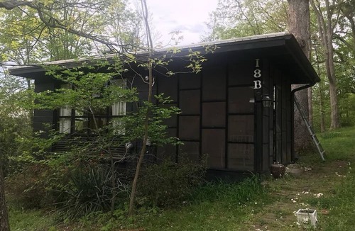 Cross Lanes Cabin | Rustic and restful 2-bedroom lake cabin in Cross Lanes with smart amenities.