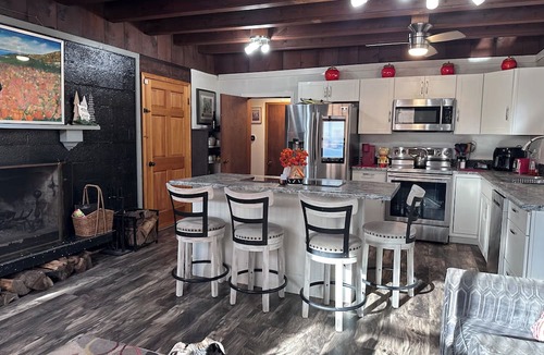 Cross Lanes Cabin | Rustic and restful 2-bedroom lake cabin in Cross Lanes with smart amenities.
