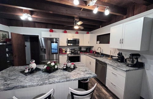 Cross Lanes Cabin | Rustic and restful 2-bedroom lake cabin in Cross Lanes with smart amenities.