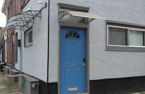 Fishtown Apartment | BUSSIN efficiency apartment in fab Fishtown Dog-Friendly, fast WiFi, AC, W/D