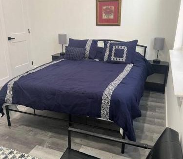 East Parkside Apartment | Cozy Apt\ Sleeps 5 \ 1717 Apt 2
