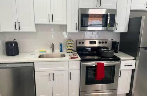 East Parkside Apartment | Spacious Apt \ Sleeps 3