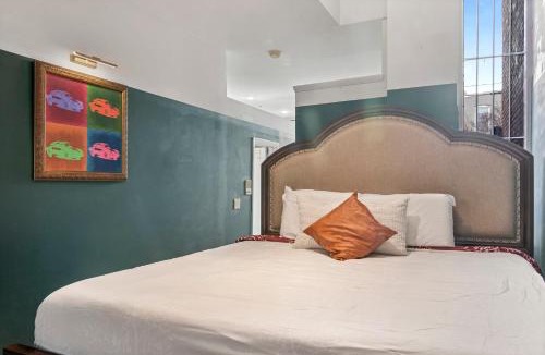 H Street Corridor Apartment | Private Hot Tub - The Art Suite - Capital HILL DC