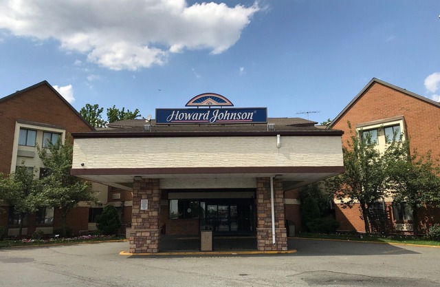 Howard Johnson Hotel by Wyndham Newark Airport