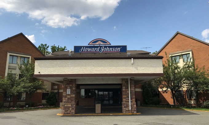 Newark Hotel | Howard Johnson Hotel by Wyndham Newark Airport