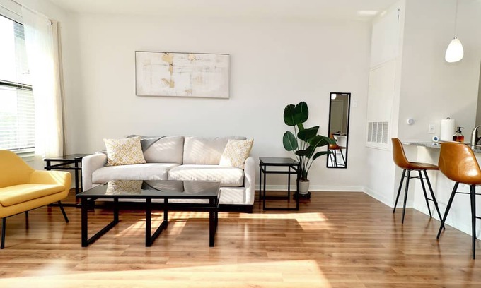 Old City Apartment | The Heart of Philadelphia: Charming 1BR/1BA Downtown Retreat
