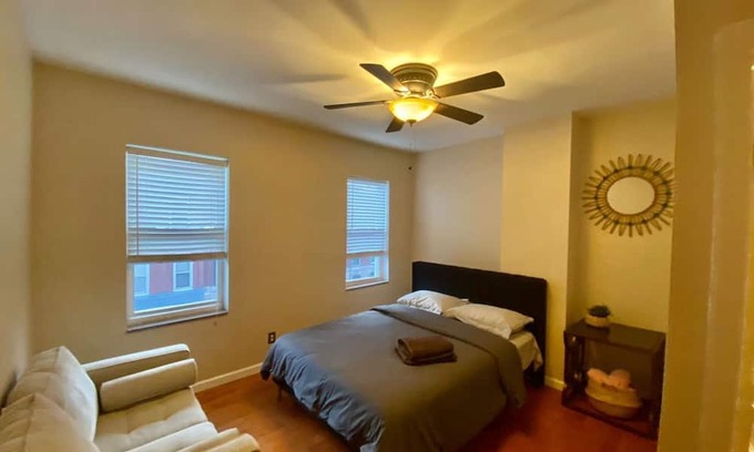 Newbold Apartment | Cozy Private En-Suite in South Philly with AC and wifi